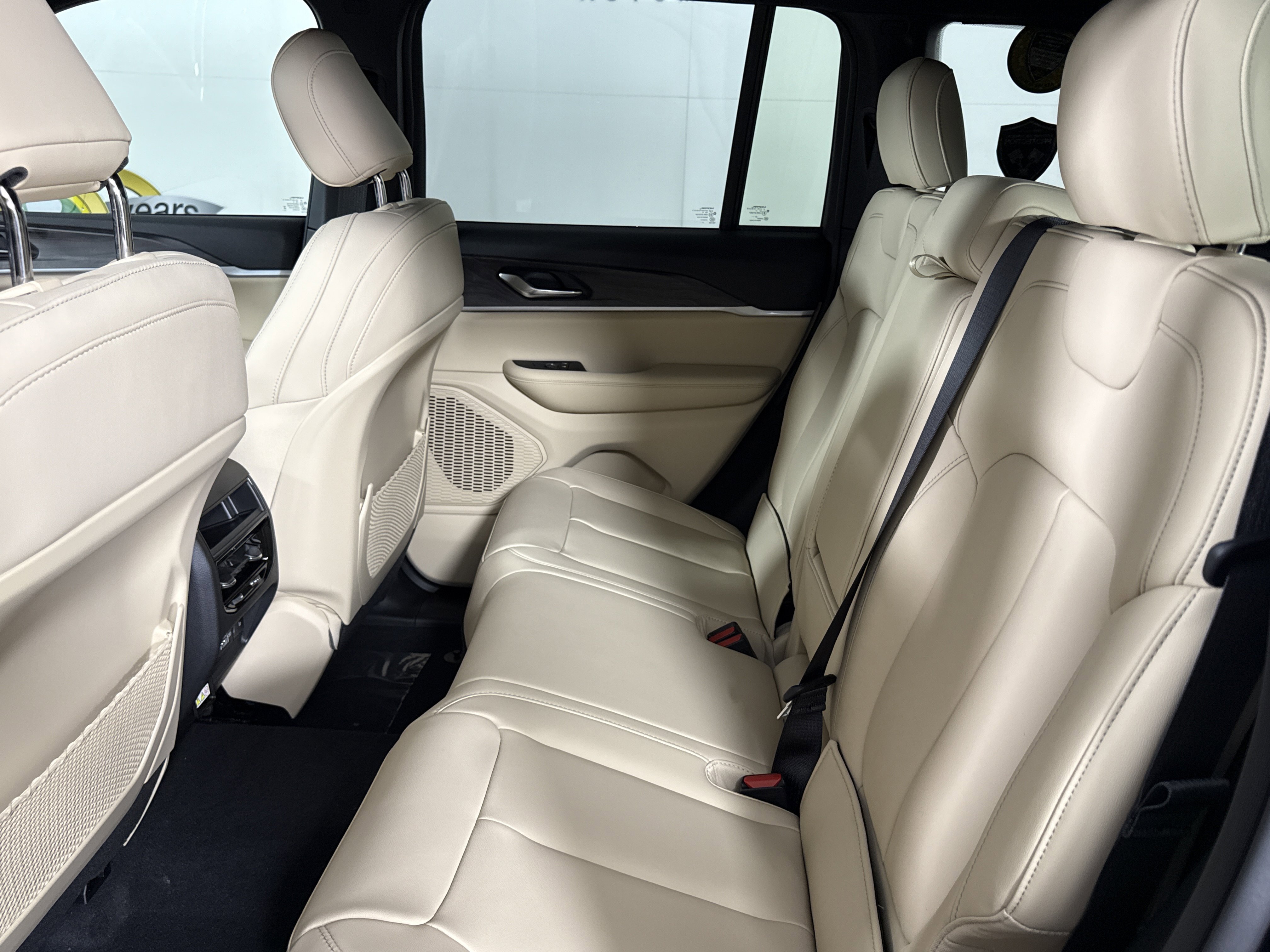 New 2025 Jeep Grand Cherokee Limited w/ Trailer Tow Package image 11