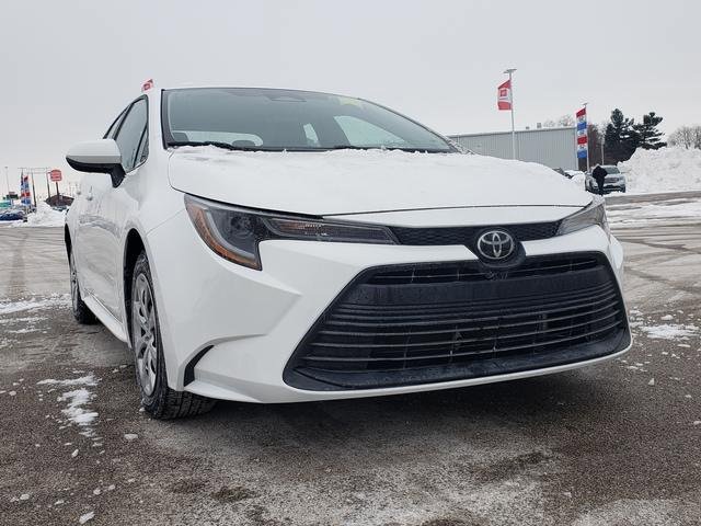 Used 2025 Toyota Corolla LE image 3