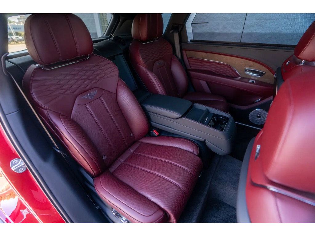 Used 2024 Bentley Bentayga Extended Wheelbase image 71