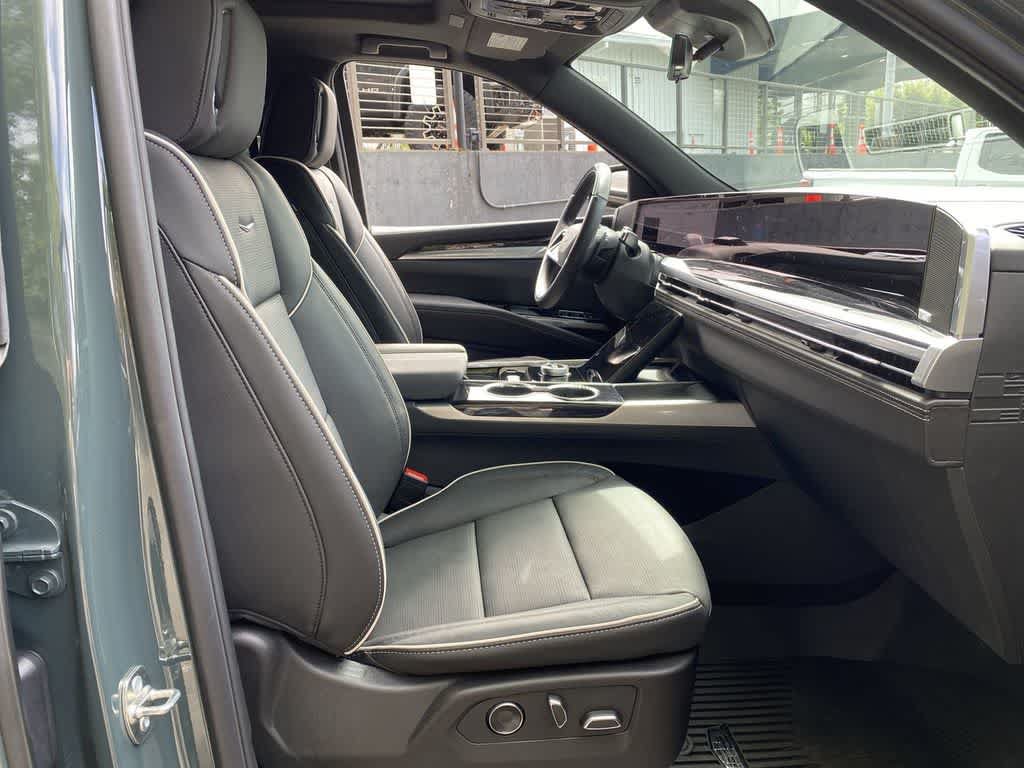 Certified 2026 Cadillac Escalade Sport w/ LPO, ONYX Package AWD/4WD image 19