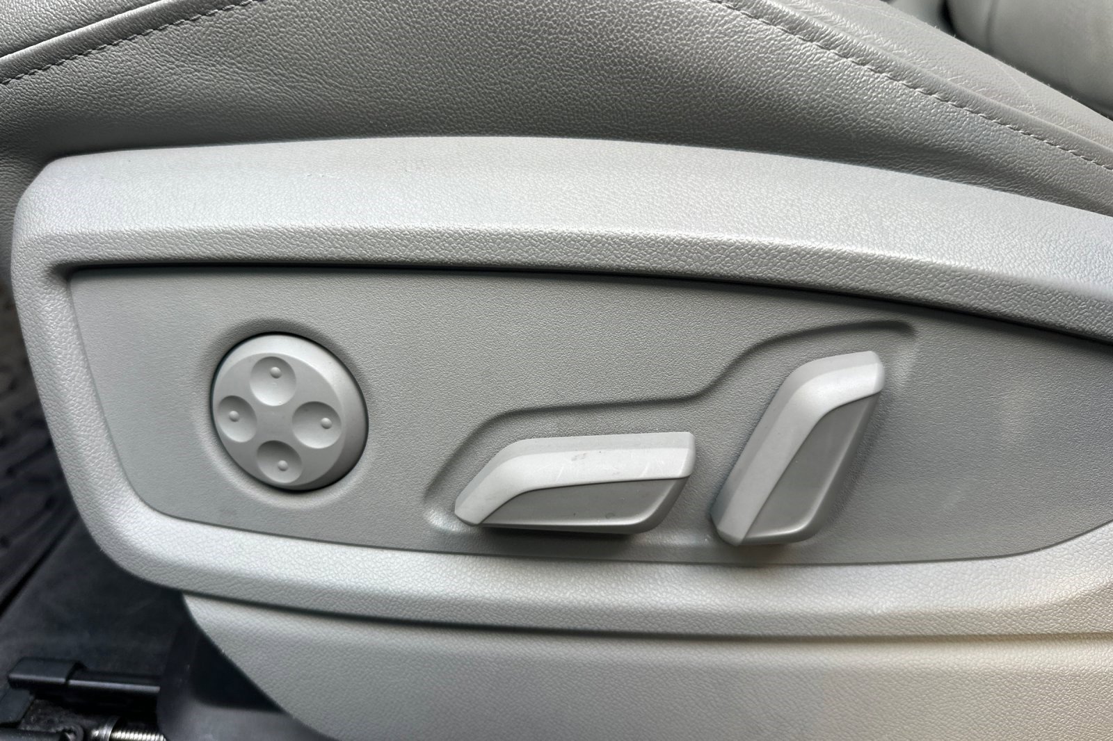 Used 2022 Audi Q5 e Prestige w/ Prestige Package image 14