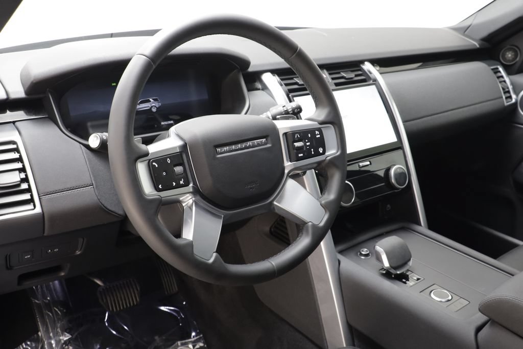 Certified 2025 Land Rover Discovery S AWD/4WD image 7