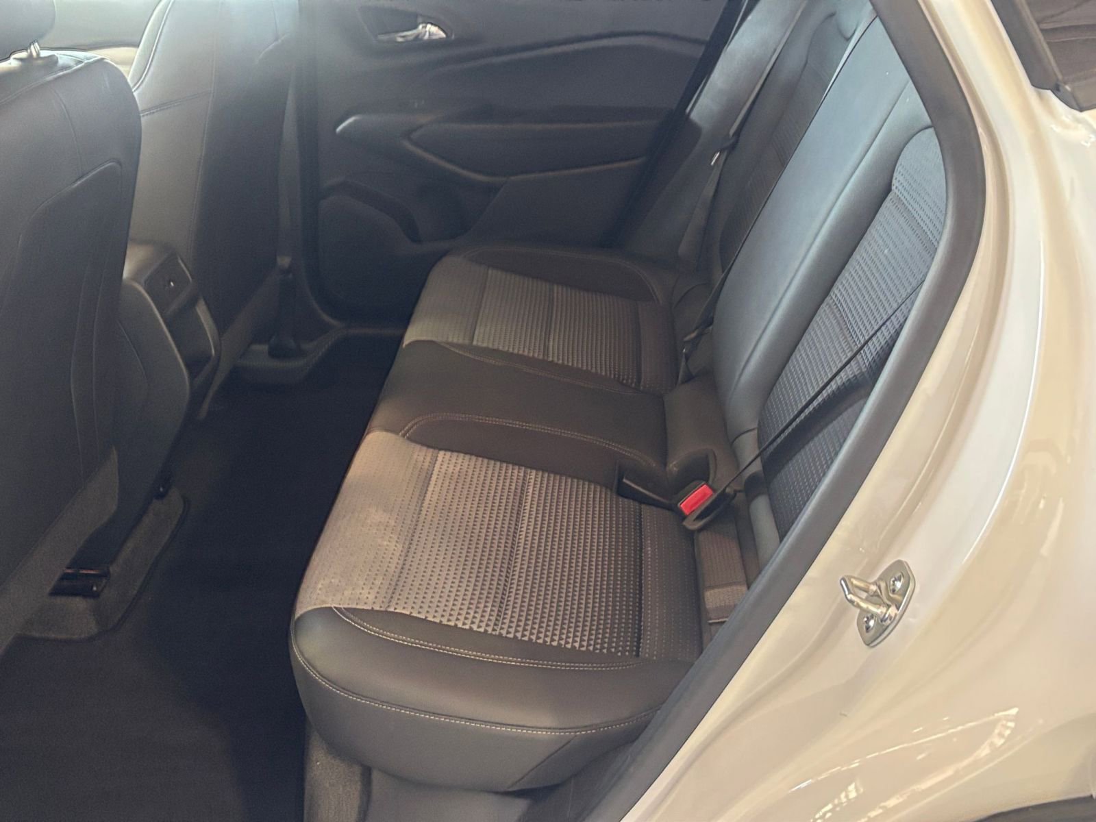 Used 2025 Chevrolet Trax LT w/ LT Convenience Package FWD image 26