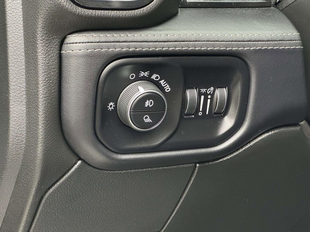 Used 2023 RAM 2500 Limited image 24