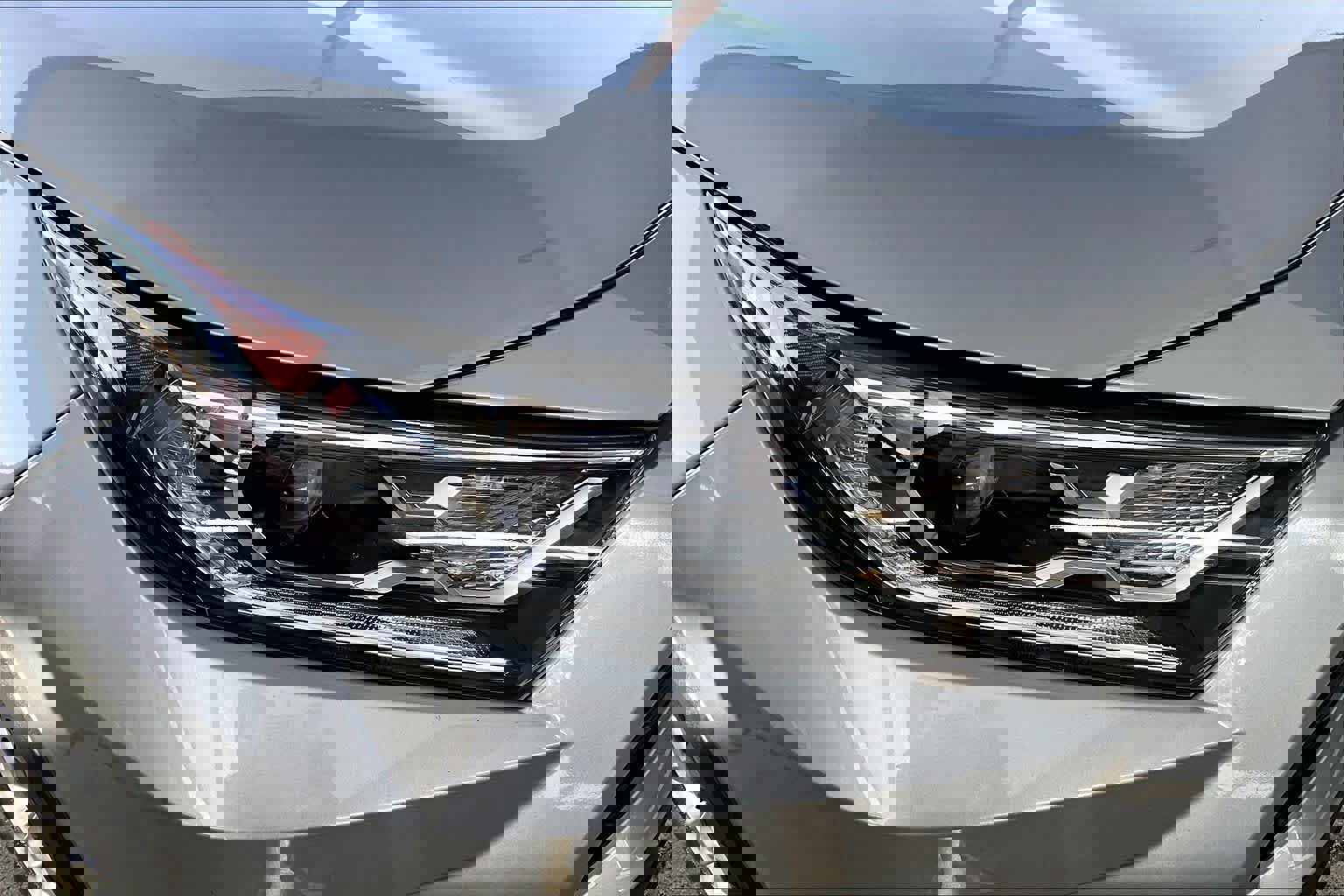 Used 2020 Toyota RAV4 XLE image 28