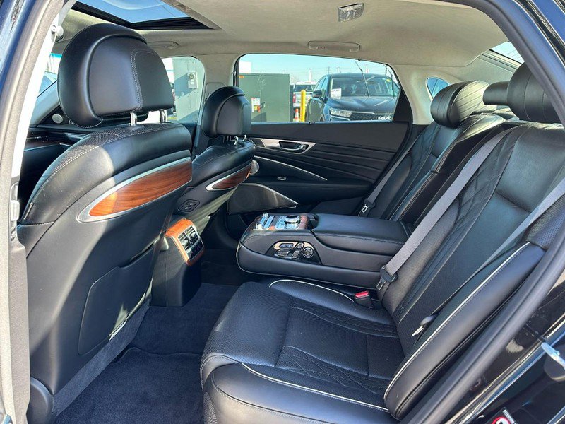 Used 2019 Kia K900 Luxury w/ VIP Package image 10