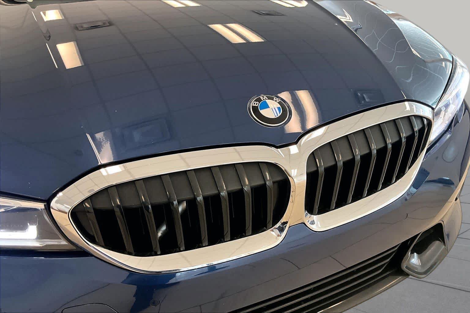 Used 2022 BMW 330i Sedan w/ Premium Package 2 RWD image 27