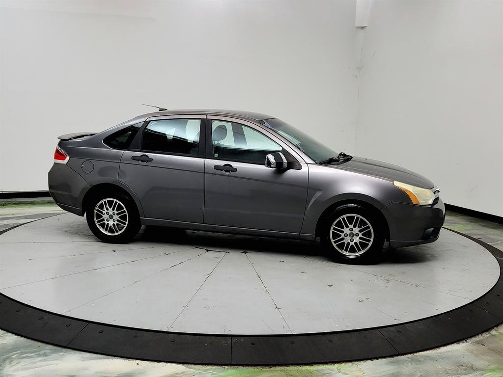 Used 2011 Ford Focus SE w/ 201A Rapid Spec Order Code FWD image 4