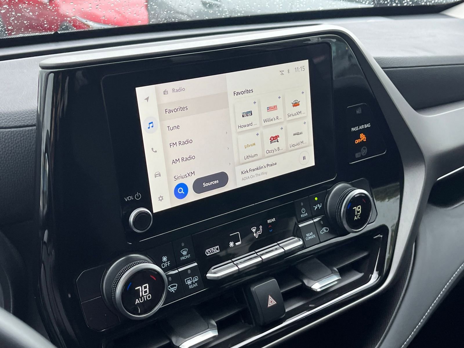 Used 2025 Toyota Highlander LE image 22