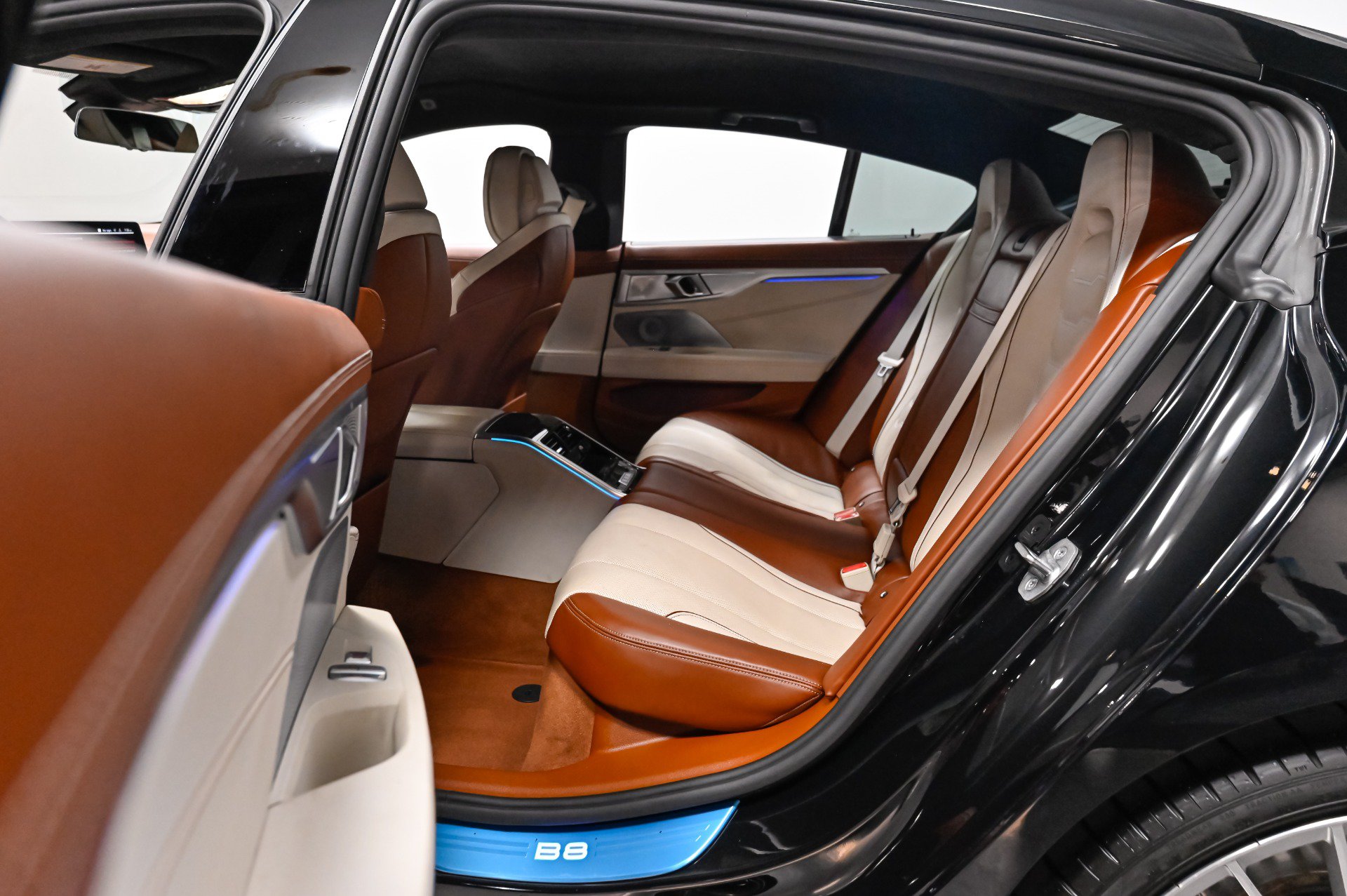 Used 2023 BMW ALPINA B8 xDrive Gran Coupe AWD/4WD image 29