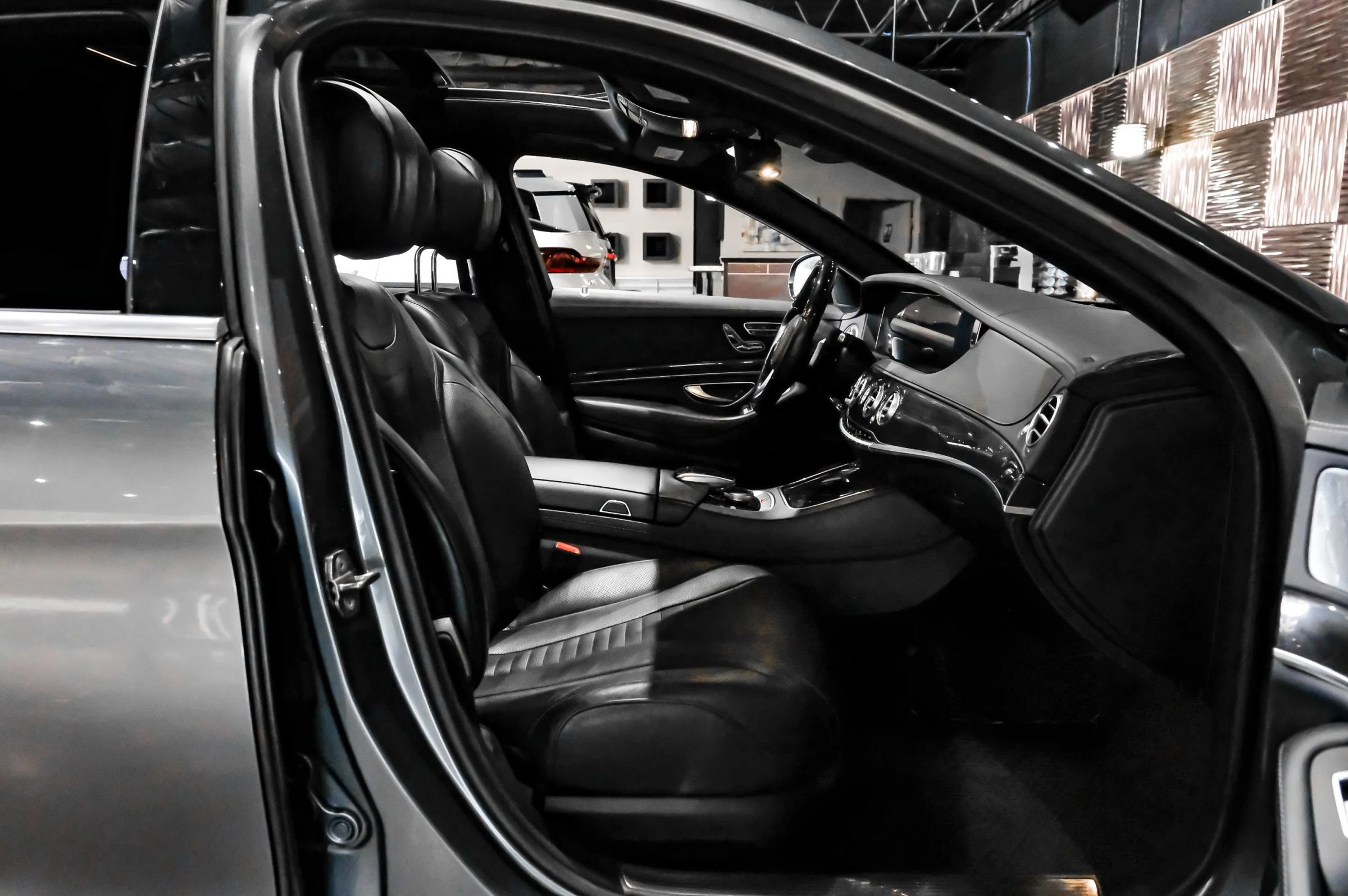 Used 2019 Mercedes-Benz S 560 Sedan image 32