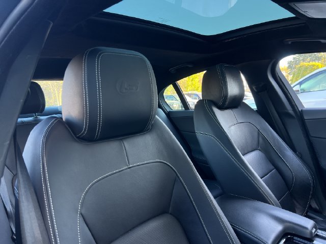 Used 2019 Jaguar XE S RWD image 29