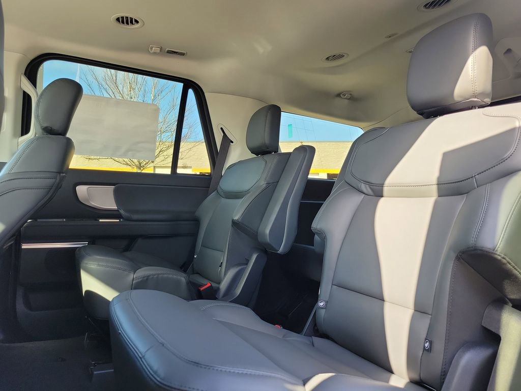 New 2026 Ford Expedition Active image 11