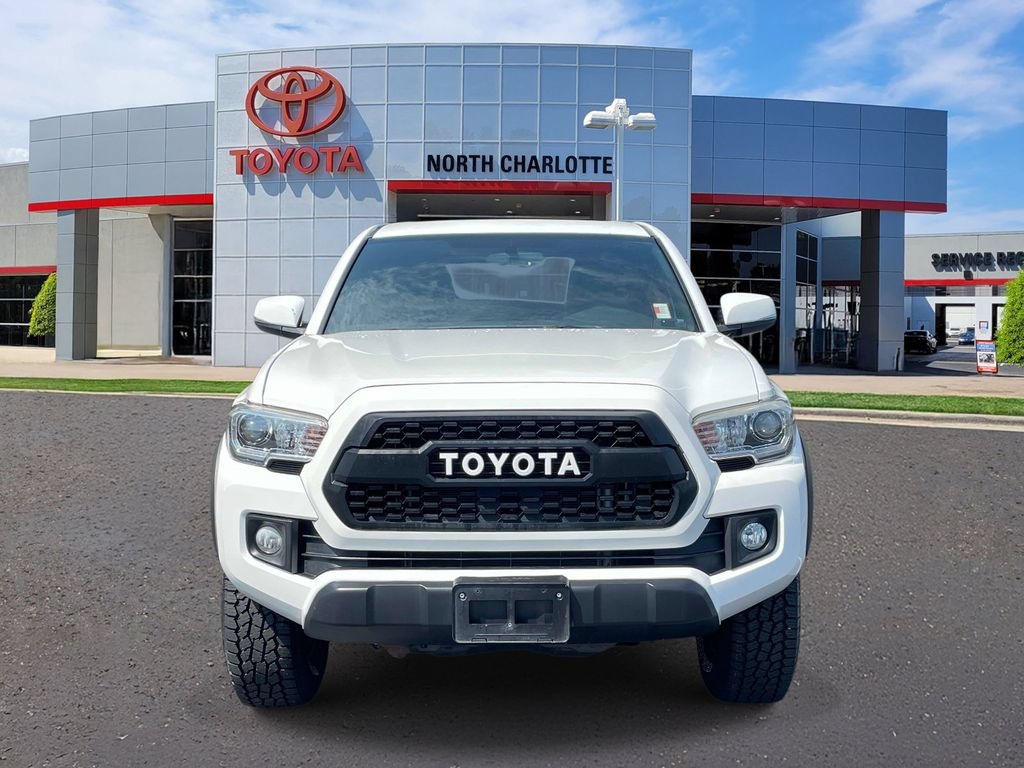 Used 2017 Toyota Tacoma TRD Off-Road w/ Premium & Technology Package AWD/4WD image 2