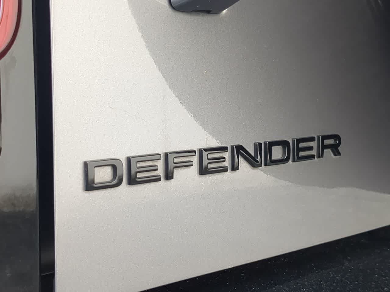 Certified 2024 Land Rover Defender 130 X-Dynamic SE AWD/4WD image 12