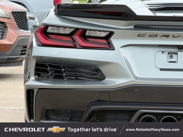 Used 2023 Chevrolet Corvette Z06 RWD image 9