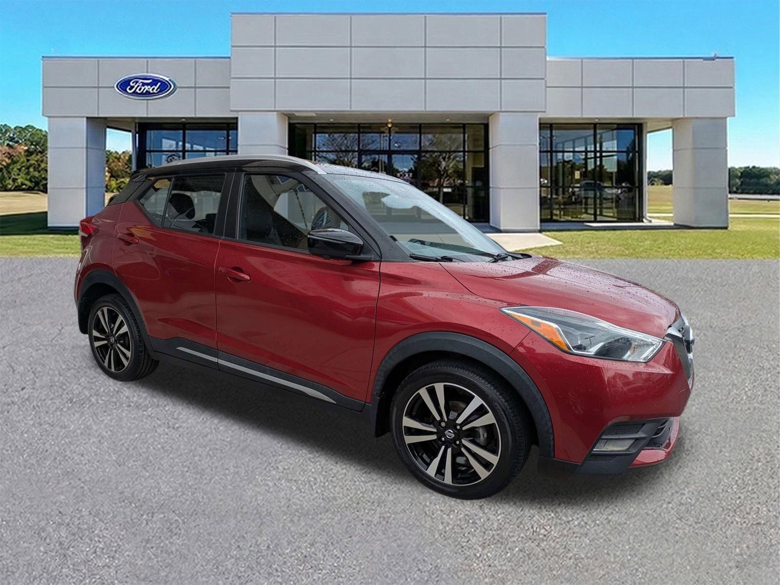 Used 2020 Nissan Kicks SR w/ SR Premium Package FWD image 1