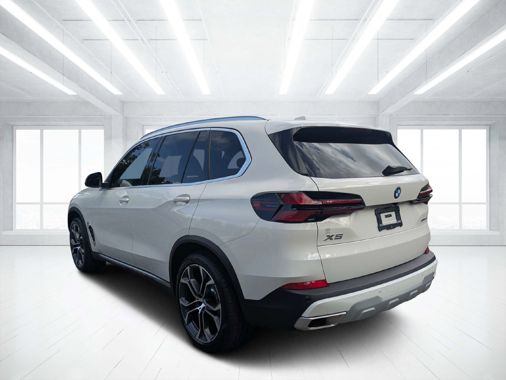 Used 2025 BMW X5 sDrive40i w/ Parking Assistance Package RWD image 5