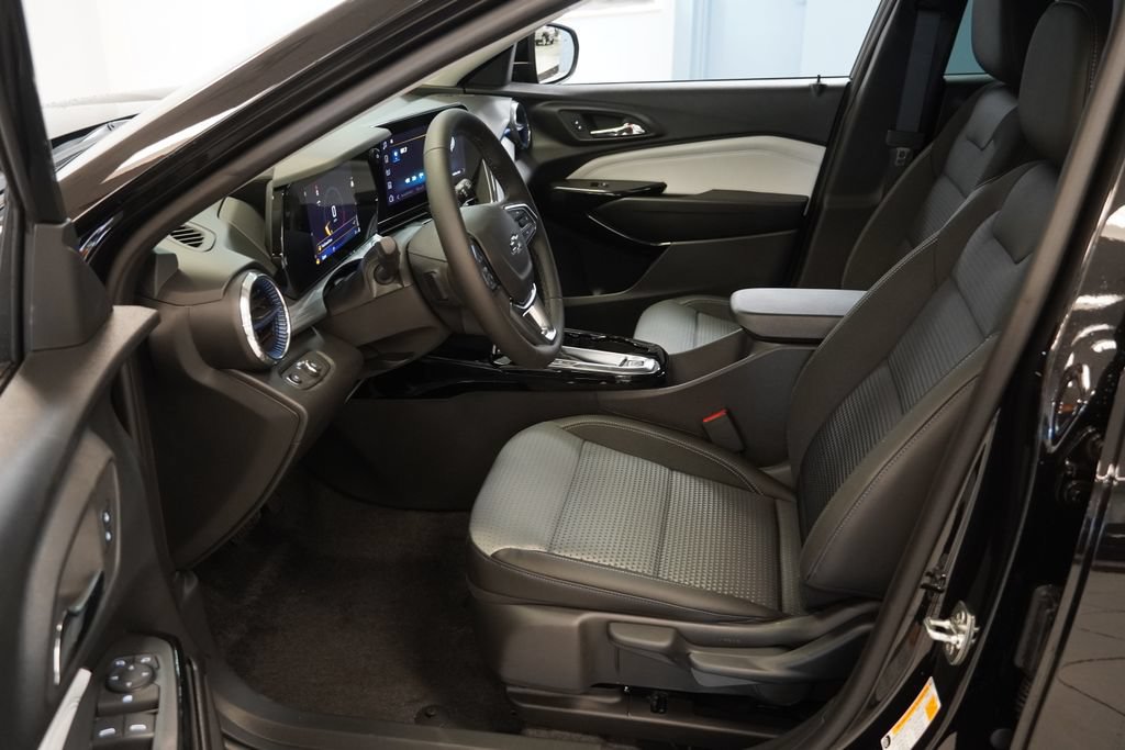 New 2026 Chevrolet Trax LT w/ Driver Confidence Package FWD image 4