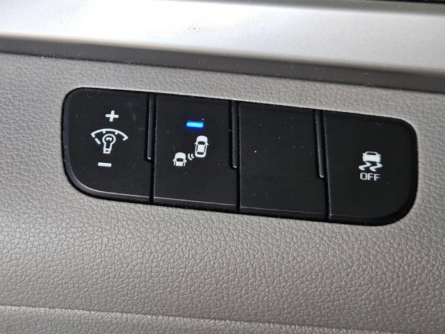 Used 2018 Hyundai Elantra SEL FWD image 12