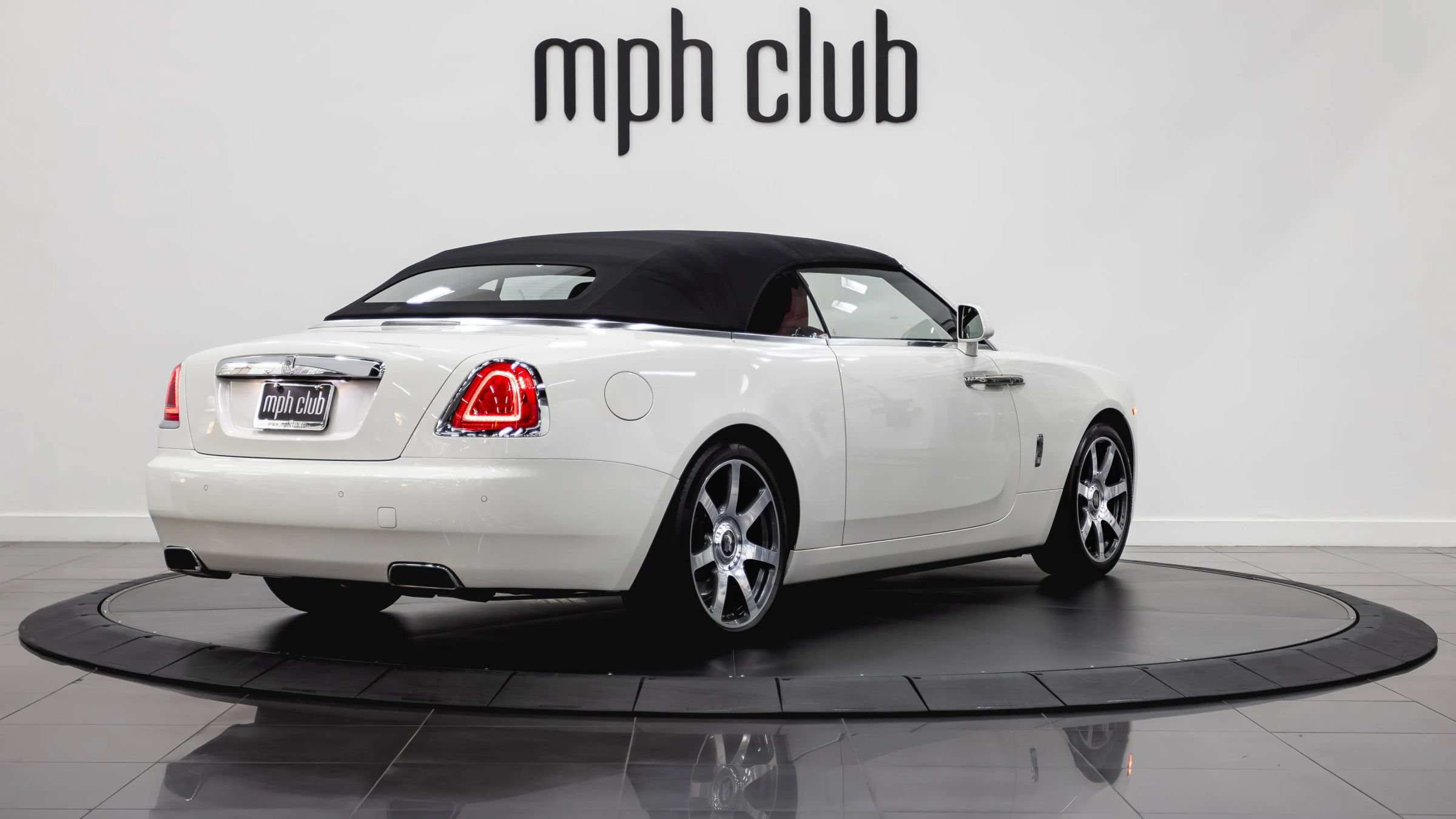 Used 2017 Rolls-Royce Dawn RWD image 7