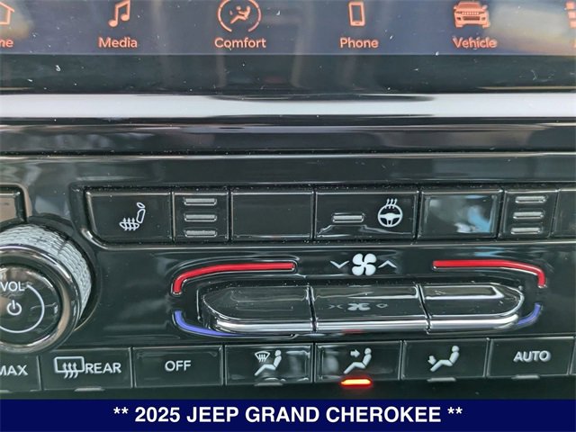 New 2025 Jeep Grand Cherokee Limited w/ Black Appearance Package image 27