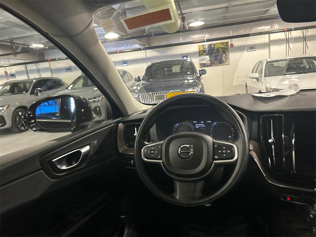 Certified 2021 Volvo XC60 T5 Momentum w/ Premium Package image 24