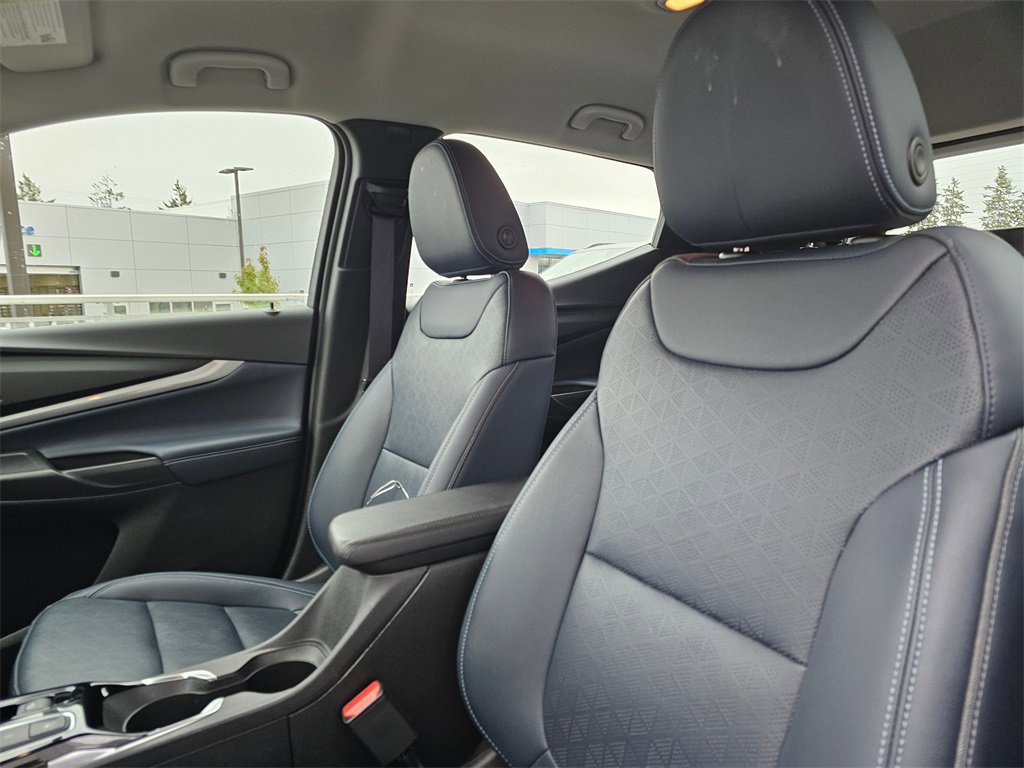 Used 2022 Chevrolet Bolt EUV LT w/ Convenience Package image 23