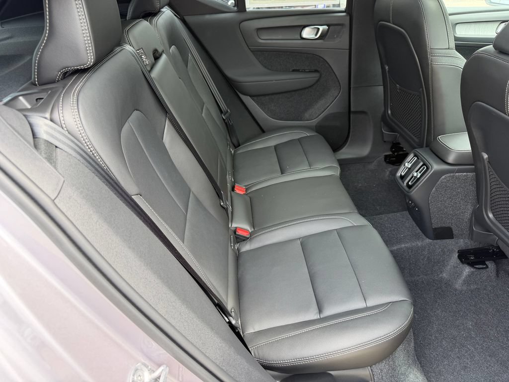 New 2026 Volvo XC40 B5 Core w/ Climate Package AWD/4WD image 11