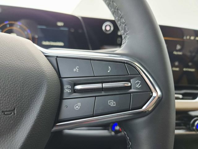 New 2026 Chevrolet Equinox ACTIV w/ LPO, Floor Liner Package image 16