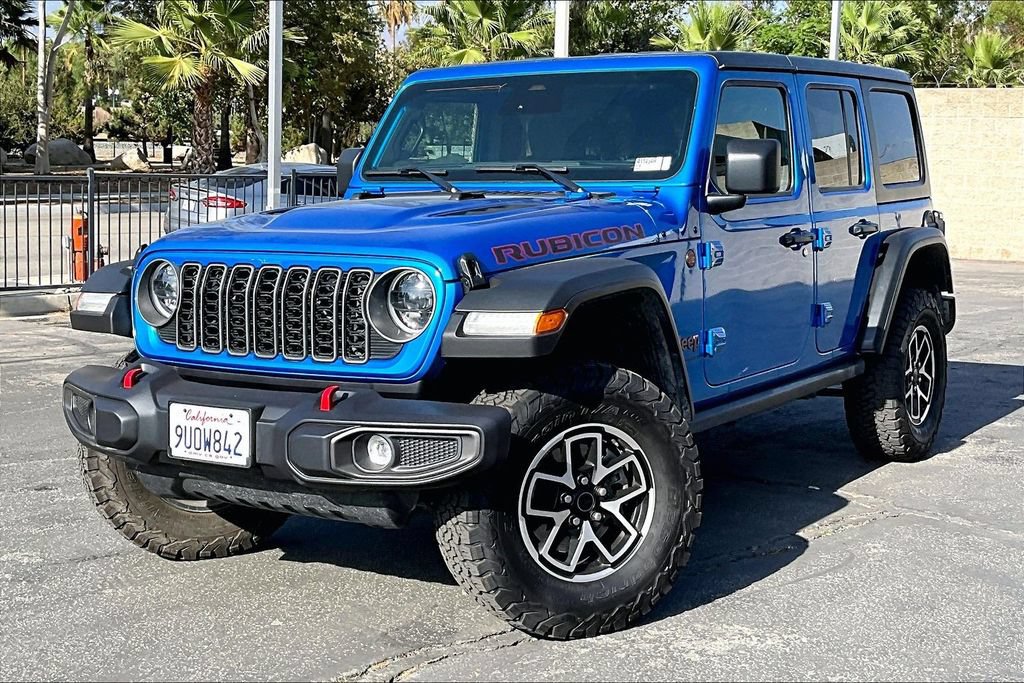 Used 2025 Jeep Wrangler Unlimited Rubicon w/ Convenience Group AWD/4WD image 2