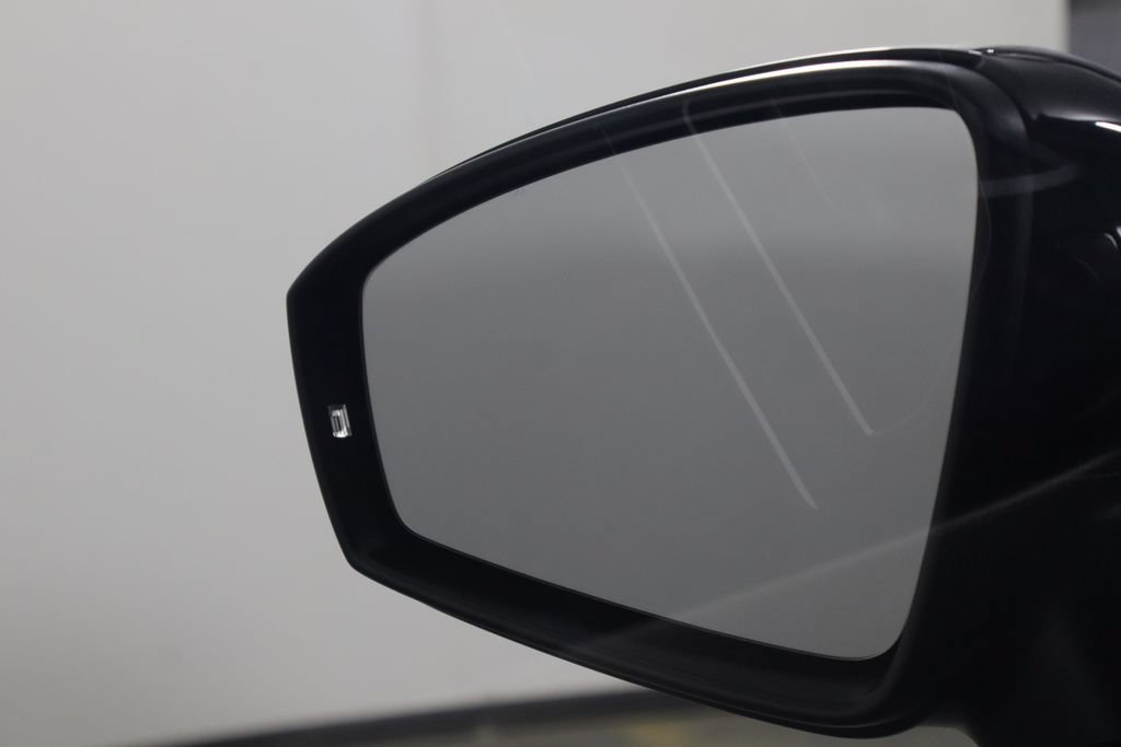 Used 2023 Volkswagen Tiguan SE R-Line FWD image 35