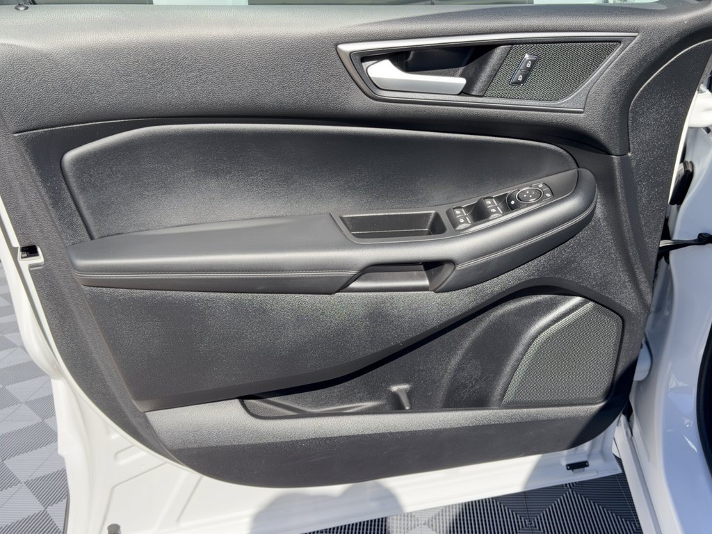 Used 2020 Ford Edge SE FWD image 13
