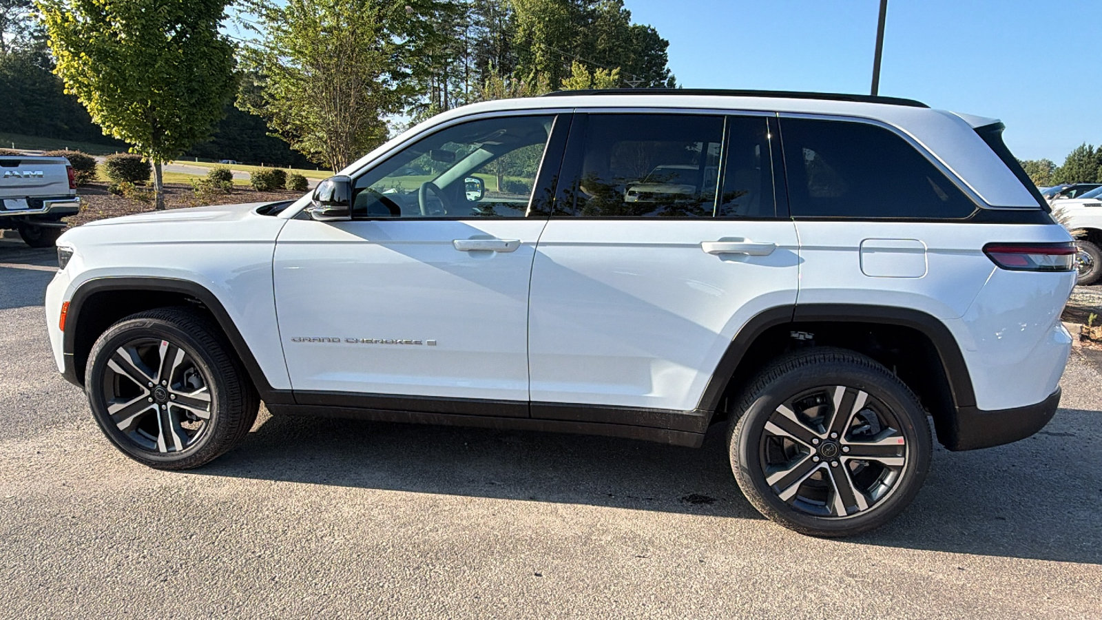 New 2027 Jeep Grand Cherokee Limited AWD/4WD image 11