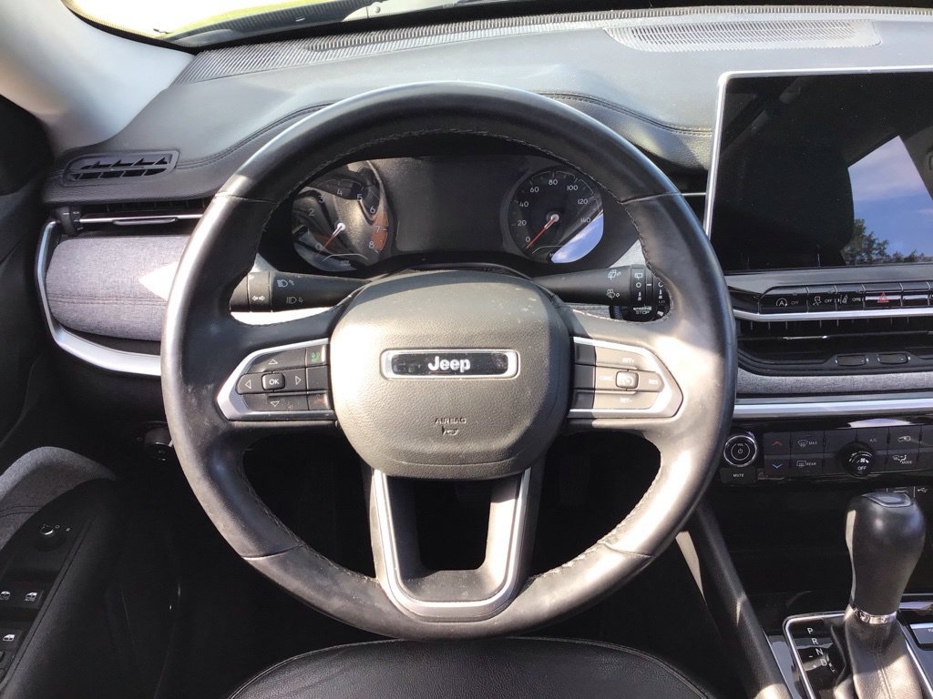 Used 2022 Jeep Compass Latitude w/ Sun and Sound Group AWD/4WD image 19