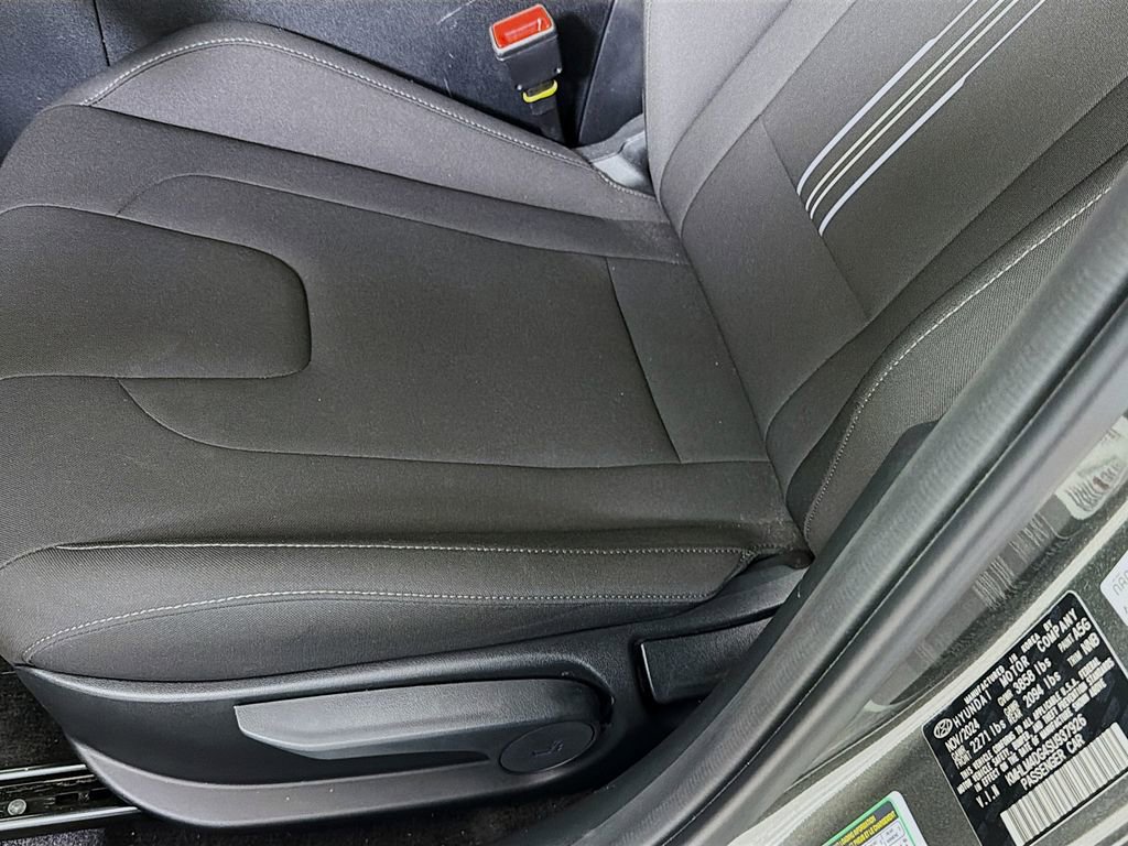 Used 2025 Hyundai Elantra Sport image 21