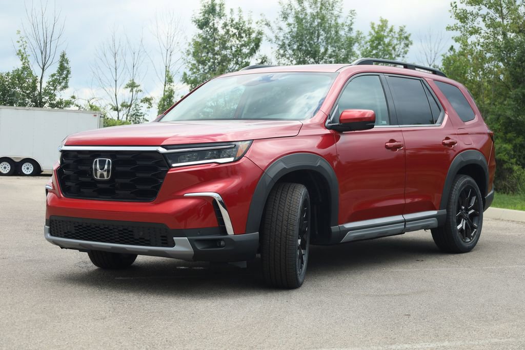 New 2025 Honda Pilot Touring image 3