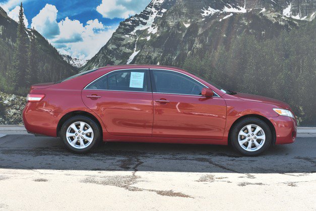 Used 2011 Toyota Camry LE w/ LE Extra-Value Pkg FWD image 2
