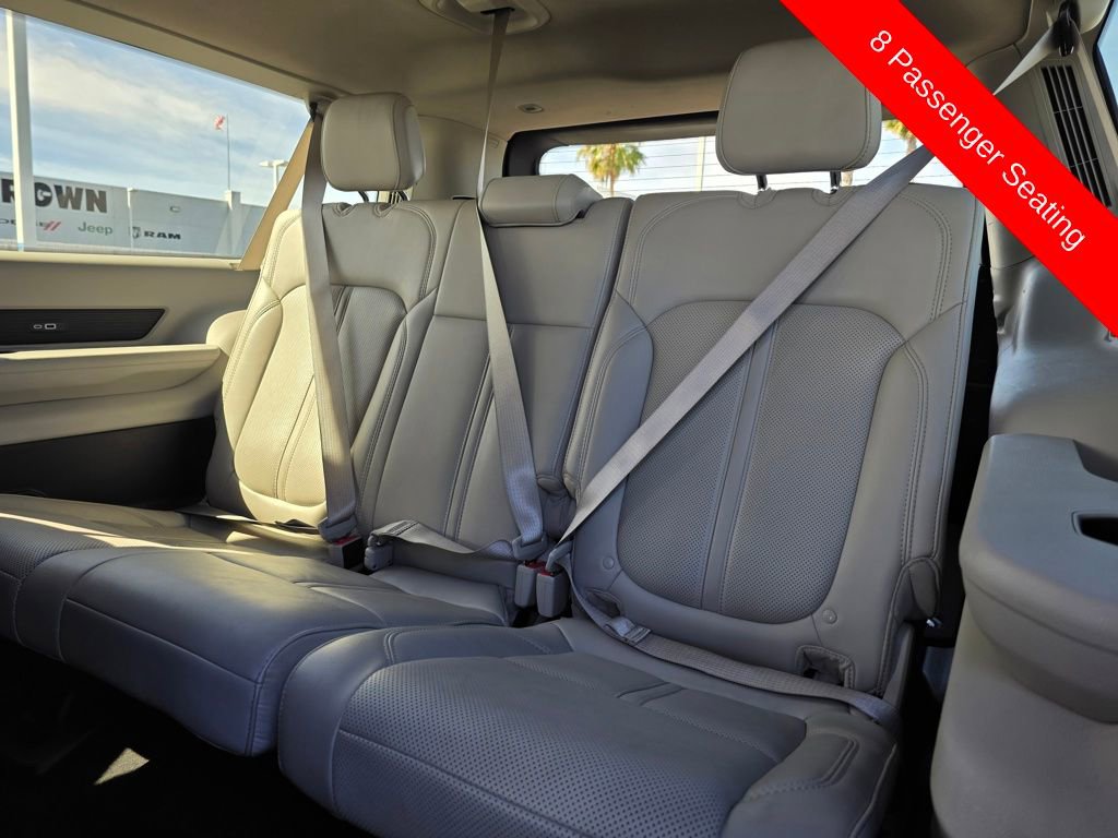 Certified 2024 Jeep Wagoneer L Series III w/ Flexible Seating Group image 22