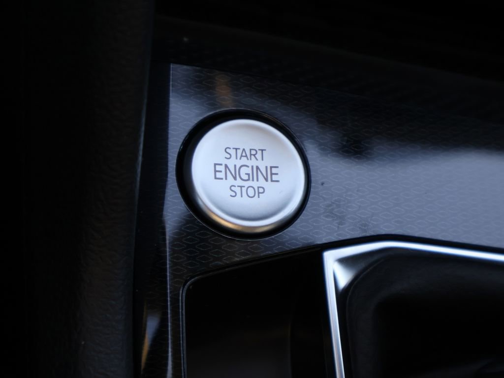 New 2026 Volkswagen Taos SEL image 32