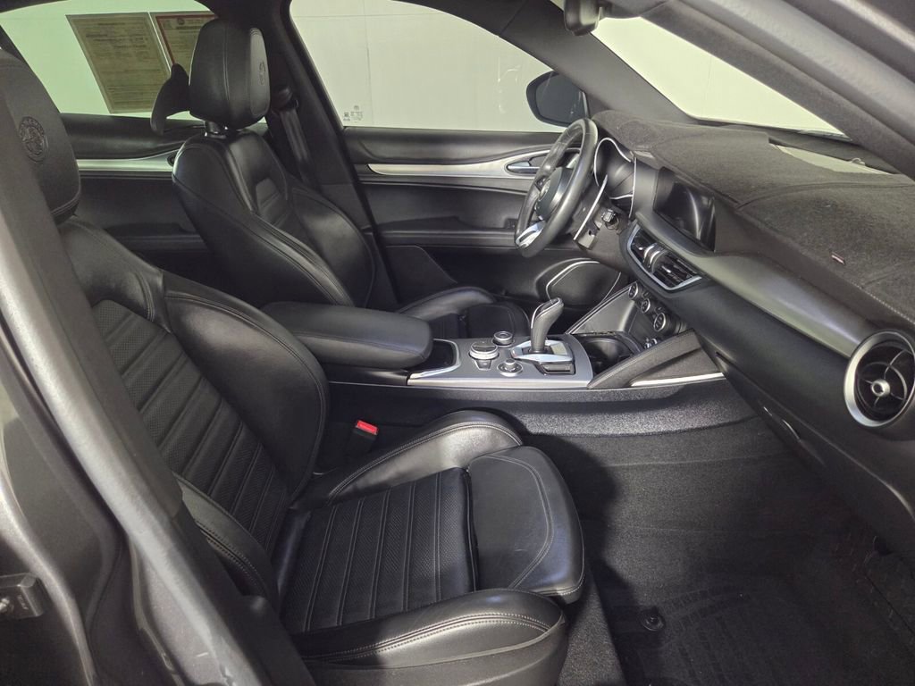 Used 2023 Alfa Romeo Stelvio Veloce AWD/4WD image 31