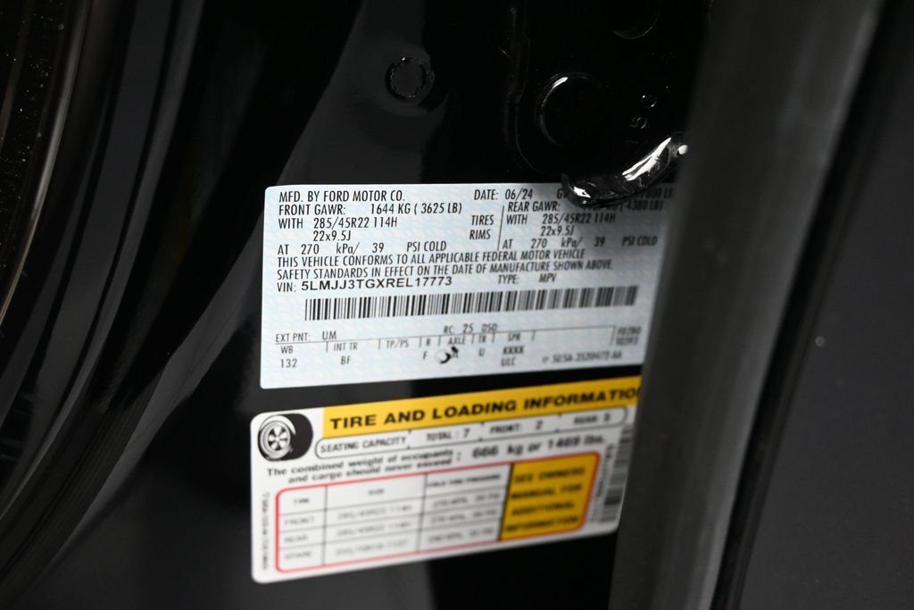 Used 2024 Lincoln Navigator L Black Label AWD/4WD image 9