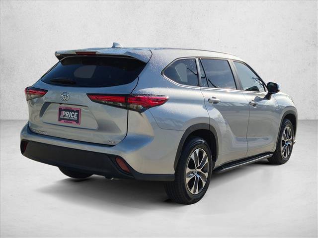 Used 2023 Toyota Highlander XLE FWD image 5