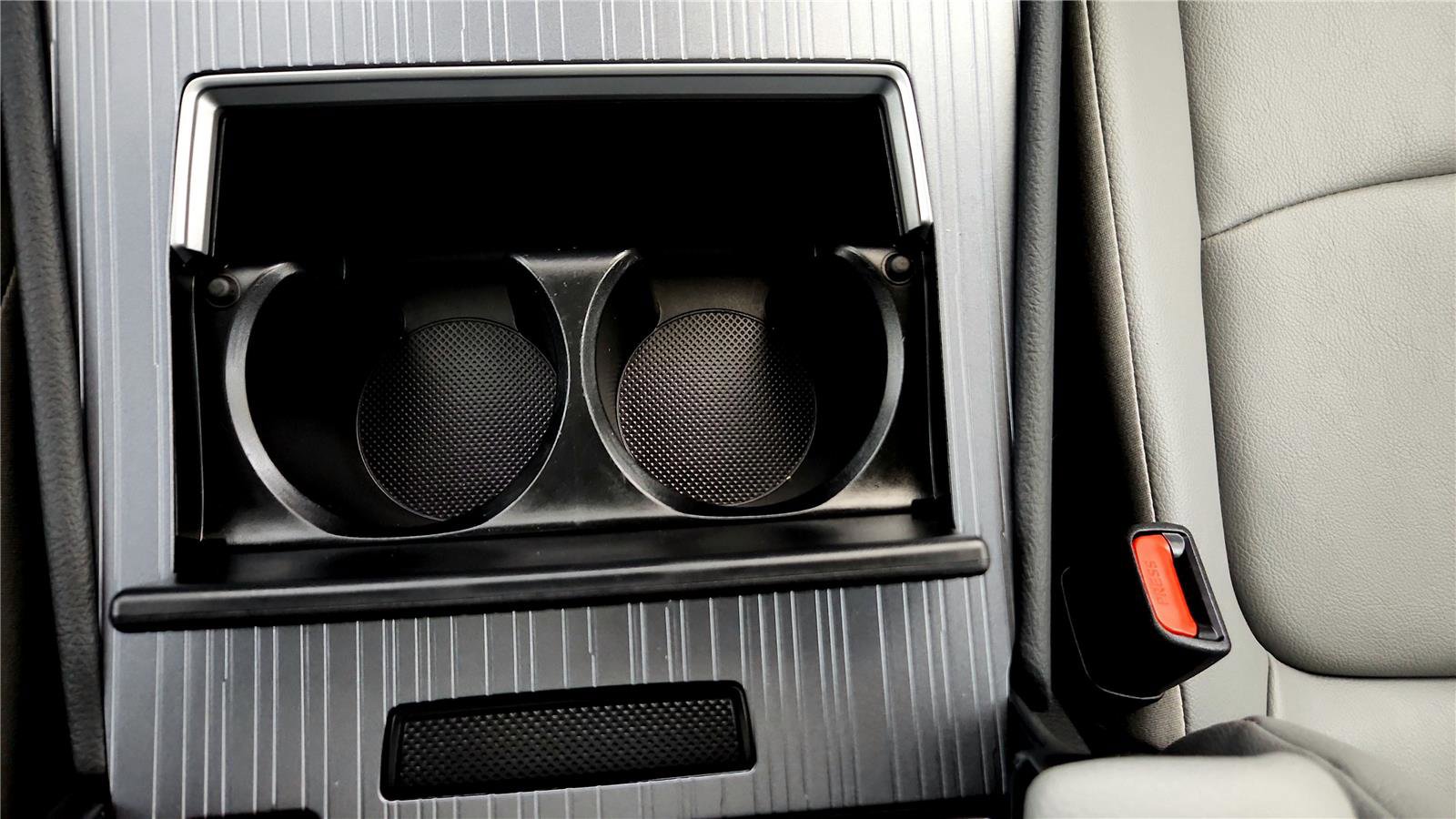 Used 2025 Toyota Sienna XLE w/ XLE Plus Package image 37