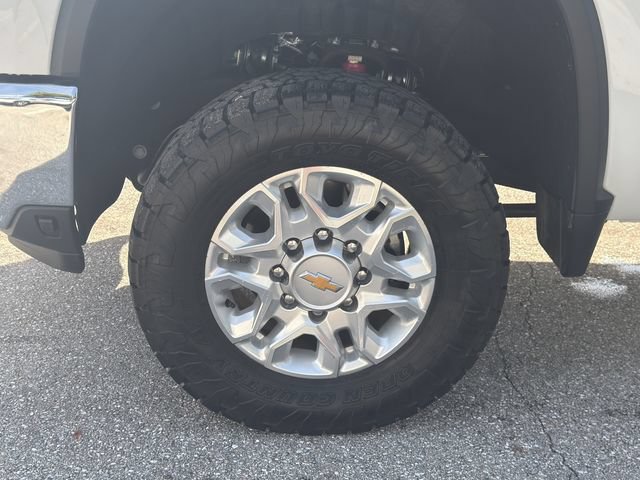 Used 2026 Chevrolet Silverado 2500 LTZ w/ LTZ Convenience Package AWD/4WD image 11