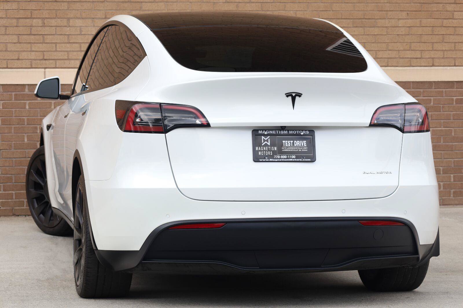 Used 2021 Tesla Model Y Long Range AWD/4WD image 11