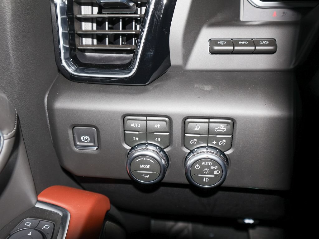 New 2026 GMC Sierra 3500 Denali Ultimate w/ LPO, Black Badging Package AWD/4WD image 26