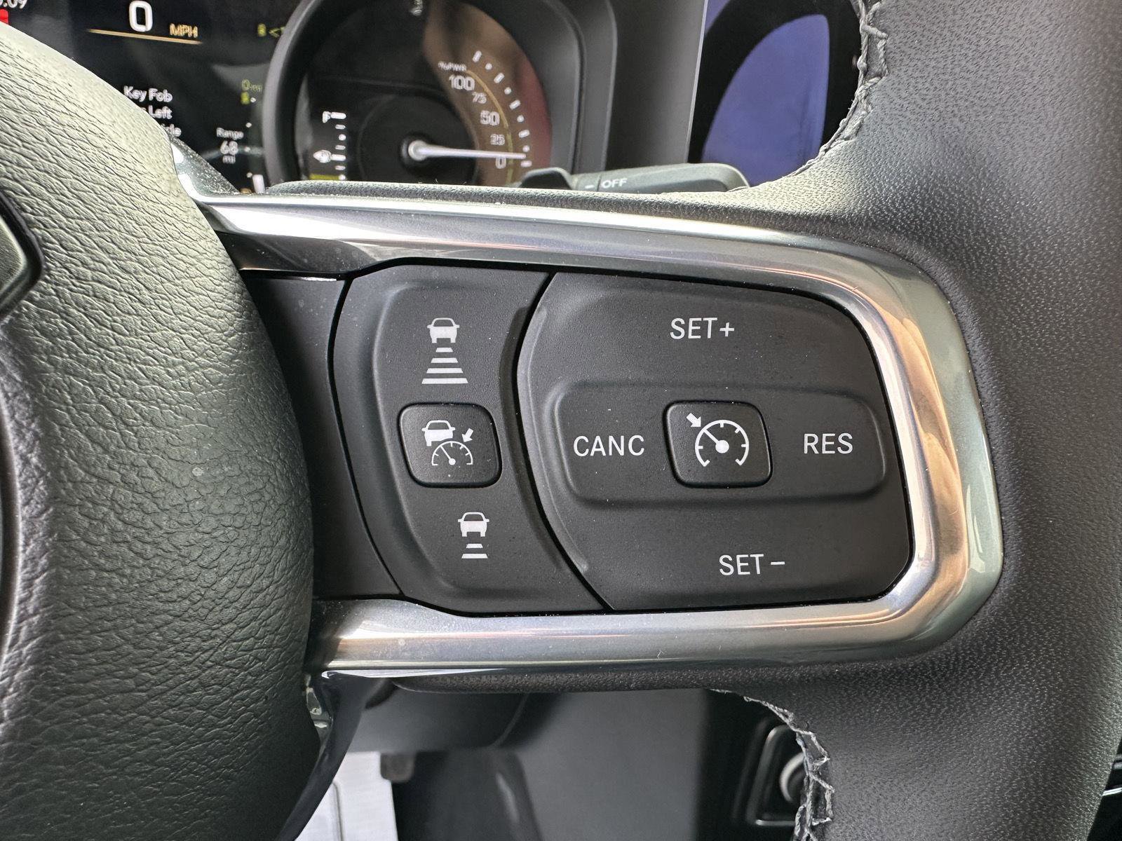 Used 2025 Jeep Wrangler Sahara image 23