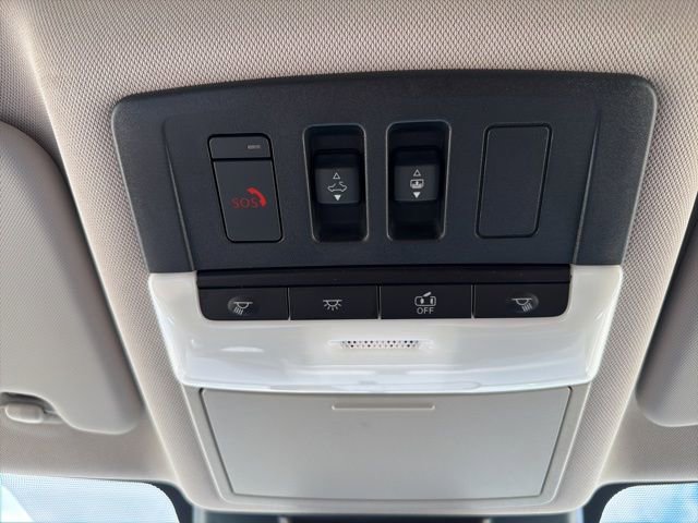 Used 2025 Nissan Rogue SV w/ SV Premium Package image 27