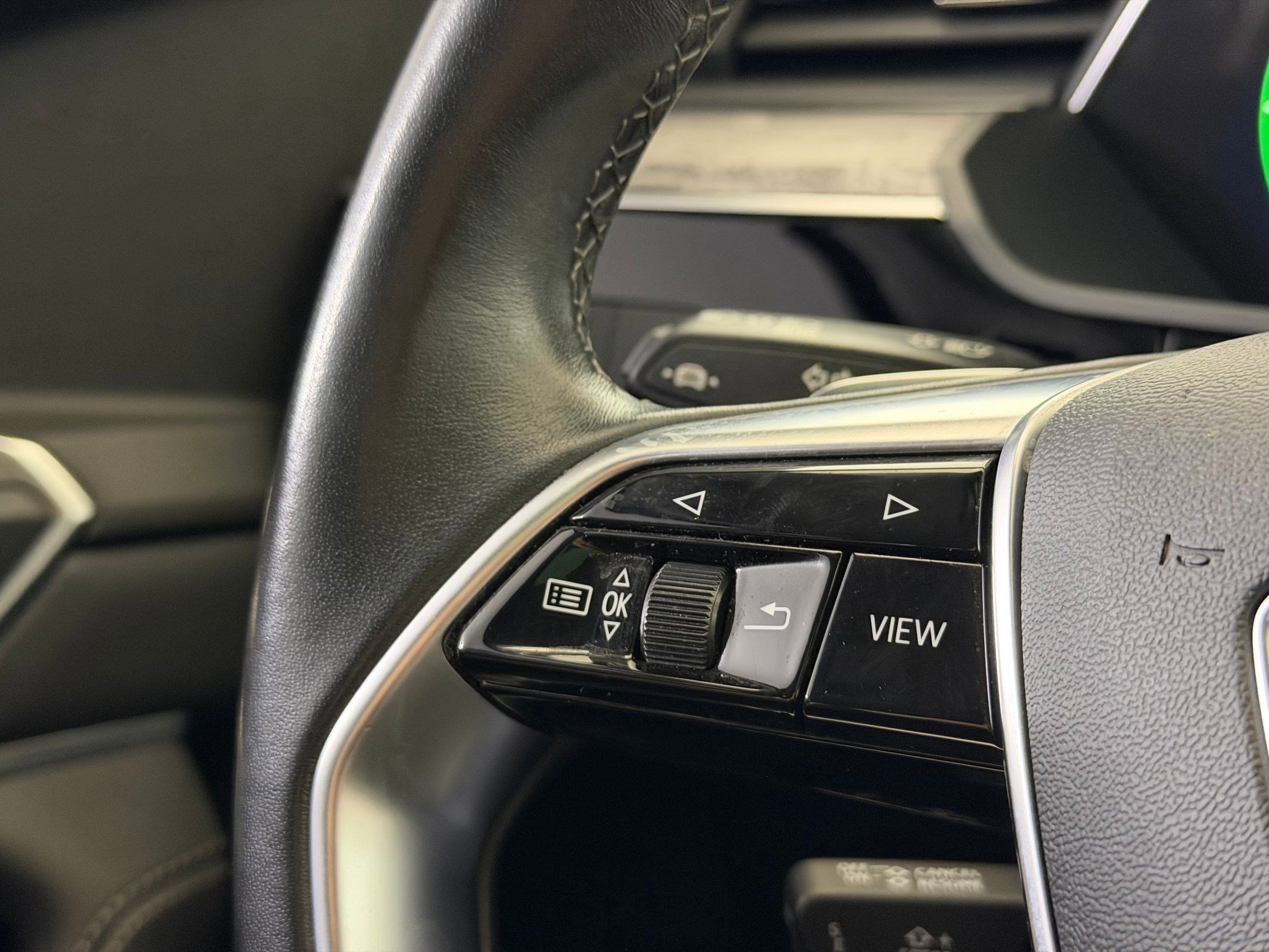 Used 2022 Audi e-tron Premium w/ Convenience Plus Package image 15